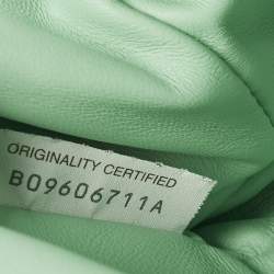 مملوكة مسبقًا حقيبة صغيرة بوتيغا فينيتا ذا باوتش جلد إنتريتشياتو أخضر فاتح