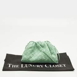 مملوكة مسبقًا حقيبة صغيرة بوتيغا فينيتا ذا باوتش جلد إنتريتشياتو أخضر فاتح