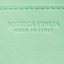 مملوكة مسبقًا حقيبة كتف بوتيغا فينيتا جلد أخضر فاتح صغيرة كاسيت