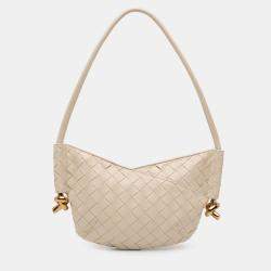 مملوكة مسبقًا حقيبة كتف بوتيغا فينيتا سولستيس جلد حمل صغير أبيض منسوج