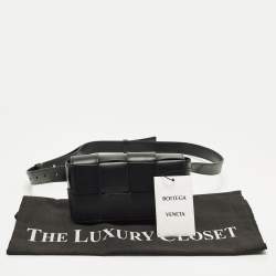 Pre Owned حقيبة حزام بوتيغا فينيتا جلد إنترشياتو سوداء كاسيت
