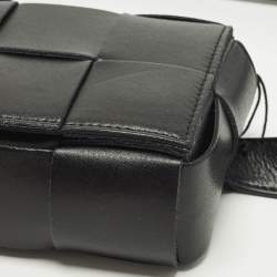 Pre Owned حقيبة حزام بوتيغا فينيتا جلد إنترشياتو سوداء كاسيت