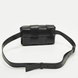 Pre Owned حقيبة حزام بوتيغا فينيتا جلد إنترشياتو سوداء كاسيت