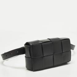 Pre Owned حقيبة حزام بوتيغا فينيتا جلد إنترشياتو سوداء كاسيت