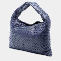 مملوكة مسبقًا حقيبة هوبو بوتيغا فينيتا إنتريتشياتو جلد بقري صغير زرقاء