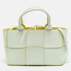 مملوكة مسبقًا حقيبة يد بوتيغا فينيتا أركو ميني جلد أنتريتشيو أخضر نعناعي