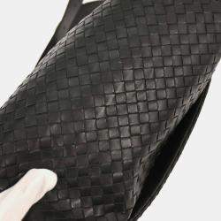 مملوكة مسبقًا حقيبة ماسنجر بوتيغا فينيتا جلد عجل intrecciato أسود