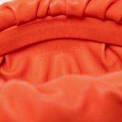 مملوكة مسبقًا حقيبة سلس لة بوتيغا فينيتا برتقالية جلد الحمل