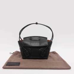 مملوكة مسبقًا Bottega Veneta Arco Small Black Leather Tote