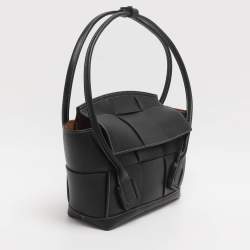 مملوكة مسبقًا Bottega Veneta Arco Small Black Leather Tote