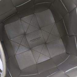 مملوكة مسبقًا حقيبة باكيت بوتيغا فينيتا كاسيت جلد أخضر