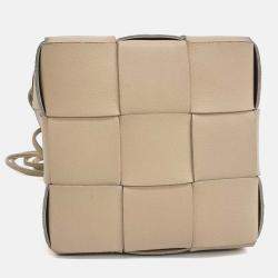 مملوكة مسبقًا حقيبة دلو بوتيغا فينيتا كاسيت جلد بيج