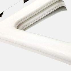 Pre Owned سلة مثلثة جلد أبيض بوتيغا فينيتا