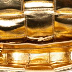 Pre Owned حقيبة كروس بوتيغا فينيتا كاسيت بلون ذهبي معدن جلد العجل بليزيه 