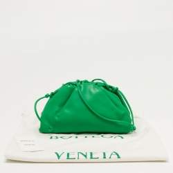 مملوكة مسبقًا Bottega Veneta The Pouch Mini Green Leather Bag