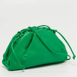 مملوكة مسبقًا Bottega Veneta The Pouch Mini Green Leather Bag