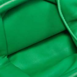 مملوكة مسبقًا Bottega Veneta The Pouch Mini Green Leather Bag