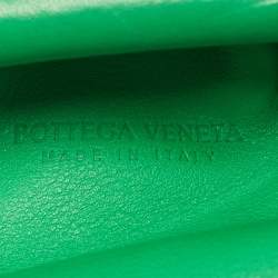 مملوكة مسبقًا Bottega Veneta The Pouch Mini Green Leather Bag
