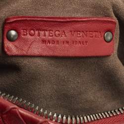 مملوكة مسبقًا Bottega Veneta Pocket Red Intrecciato Leather Crossbody Bag