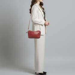 مملوكة مسبقًا Bottega Veneta Pocket Red Intrecciato Leather Crossbody Bag