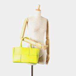 مملوكة مسبقًا Bottega Veneta Yellow Small Nappa Maxi Intrecciato Arco Tote