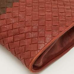 مملوكة مسبقًا حقيبة كلاتش بوتيغا فينيتا جلد انتريشياتو بني/بيج بسحاب