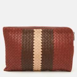 مملوكة مسبقًا حقيبة كلاتش بوتيغا فينيتا جلد انتريشياتو بني/بيج بسحاب