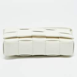 Pre Owned حقيبة كتف بوتيغا فينيتا جلد إنترشياتو أبيض كاسيت