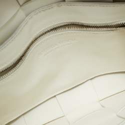 Pre Owned حقيبة كتف بوتيغا فينيتا جلد إنترشياتو أبيض كاسيت