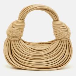 مملوكة مسبقًا حقيبة هوبو بوتيغا فينيتا جلد بيج أنبوبي صغير بعقدتين