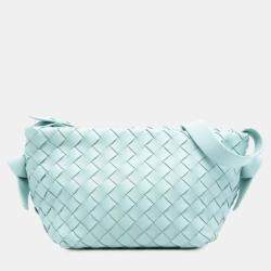 مملوكة مسبقًا حقيبة كتف بوتيغا فينيتا إنترتشياتو جلد حمل أزرق