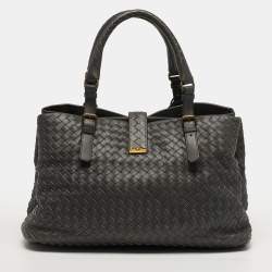 مملوكة مسبقًا حقيبة يد بوتيغا فينيتا روما متوسطة جلد إنتريشياتو رمادي داكن