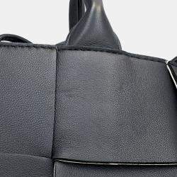 مملوكة مسبقًا حقيبة يد بوتيغا فينيتا الكو انتريتشياتو ماكسي جلد أبيض/أسود