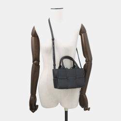 مملوكة مسبقًا حقيبة يد بوتيغا فينيتا الكو انتريتشياتو ماكسي جلد أبيض/أسود