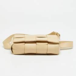 مملوكة مسبقًا حقيبة حزام بوتيغا فينيتا جلد إنترشياتو سوداء كاسيت