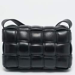 مملوكة مسبقًا حقيبة كروس بودي بوتيغا فينيتا مبطنة كاسيت جلد متشابك أسود