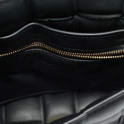 مملوكة مسبقًا حقيبة كروس بودي بوتيغا فينيتا مبطنة كاسيت جلد متشابك أسود