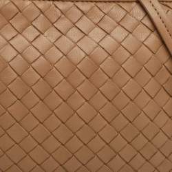 مملوكة مسبقًا حقيبة كروس بودي بوتيغا فينيتا نوديني جلد أنتريشاتو بيج داكن