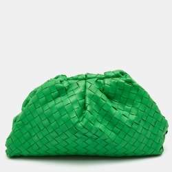 مملوكة مسبقًا Bottega Veneta The Pouch Green Intrecciato Leather Clutch