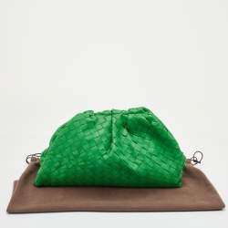 مملوكة مسبقًا Bottega Veneta The Pouch Green Intrecciato Leather Clutch
