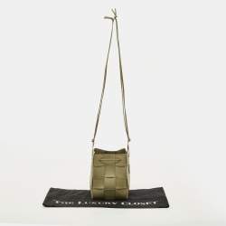 Pre Owned حقيبة دلو بوتيغا فينيتا صغيرة كاسيت جلد انتريشو أخضر فاتح