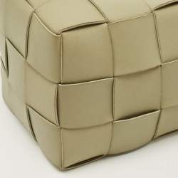 Pre Owned حقيبة دلو بوتيغا فينيتا صغيرة كاسيت جلد انتريشو أخضر فاتح