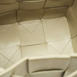 Pre Owned حقيبة دلو بوتيغا فينيتا صغيرة ك اسيت جلد انتريشو أخضر فاتح