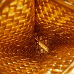 مملوكة مسبقًا Bottega Veneta Crisscross Gold Padded Intrecciato Leather Clutch