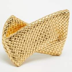 مملوكة مسبقًا Bottega Veneta Crisscross Gold Padded Intrecciato Leather Clutch