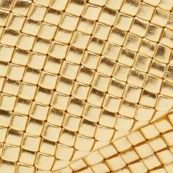 مملوكة مسبقًا Bottega Veneta Crisscross Gold Padded Intrecciato Leather Clutch