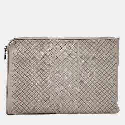 مملوكة مسبقًا حقيبة كلتش بوتيغا فينيتا جلد رمادي بوتيغا فينيتا