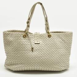 Pre Owned حقيبة يد بوتيغا فينيتا كابري كبيرة جلد أنترشياتو أبيض فاتح