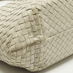 Pre Owned حقيبة يد بوتيغا فينيتا كابري كبيرة جلد أنترشياتو أبيض فاتح