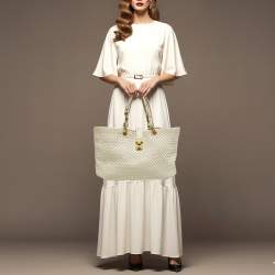 Pre Owned حقيبة يد بوتيغا فينيتا كابري كبيرة جلد أنترشياتو أبيض فاتح